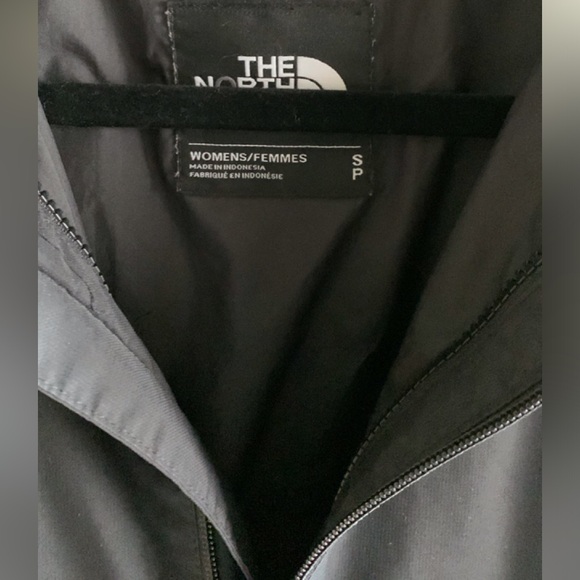 THE NORTH FACE Women’s Running Rain Jacket - Picture 3 of 12